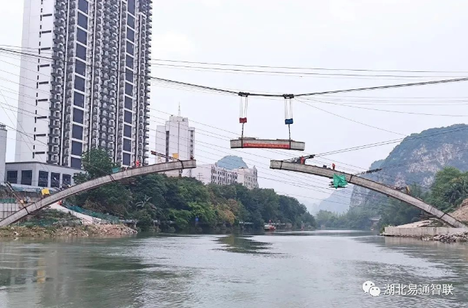 湖北易通助力廣西建工龍江六橋—精準(zhǔn)吊裝，首肋合攏