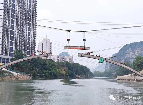 湖北易通助力廣西建工龍江六橋—精準(zhǔn)吊裝，首肋合攏